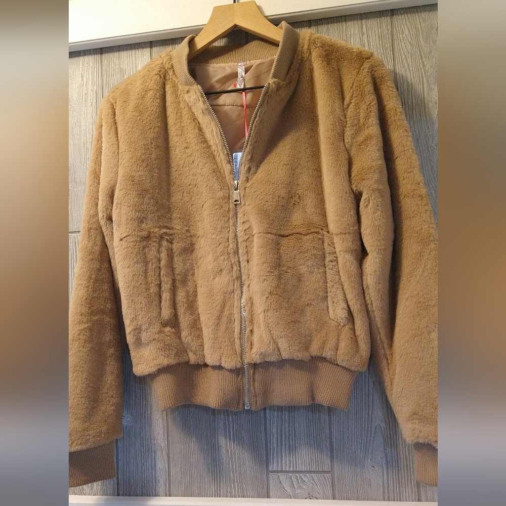 Cozy Tan Faux Fur Jacket, NWT - Large
